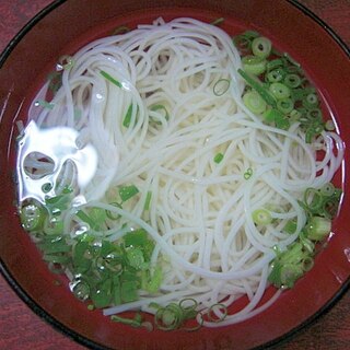 素麺と青ネギの吸い物